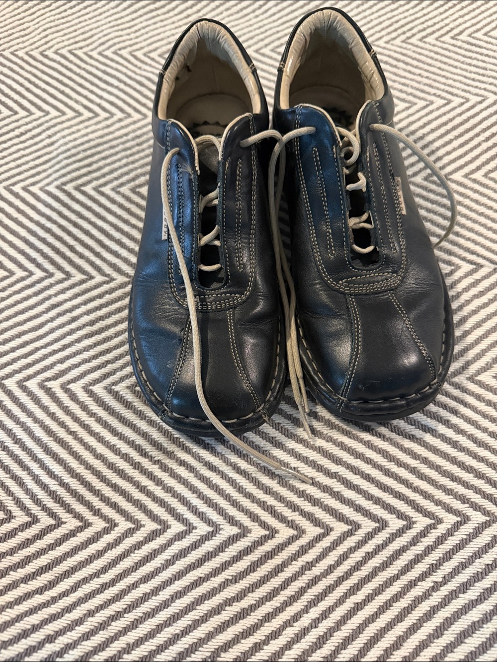 Buggy Women's Navy Black Leather Lace-Front Flats